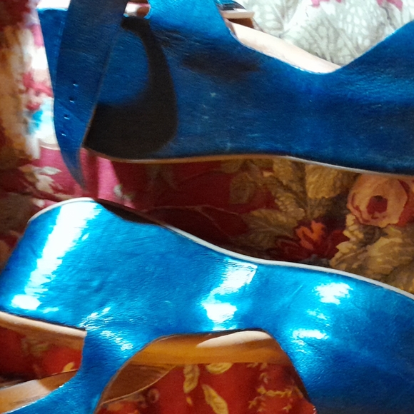 🌺NAVY LEATHER WEDGES - Picture 6 of 7